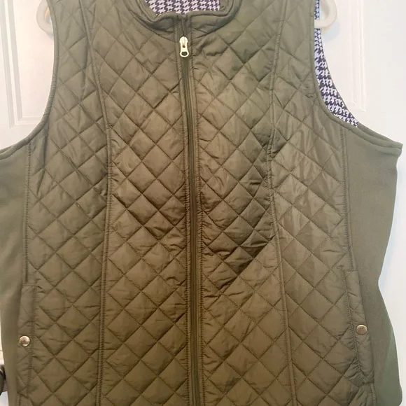 Olive Green Quilted Vest - Picture 4 of 7